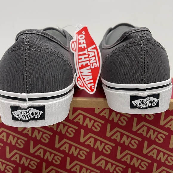 Vans • WMNS Authentic Pewter/Black
VN000JRAPBQ
Sneakers - Picture 13 of 16